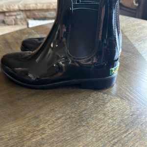 Like new Lauren by Ralph Lauren Tally ankle boots. Chelsea boot design